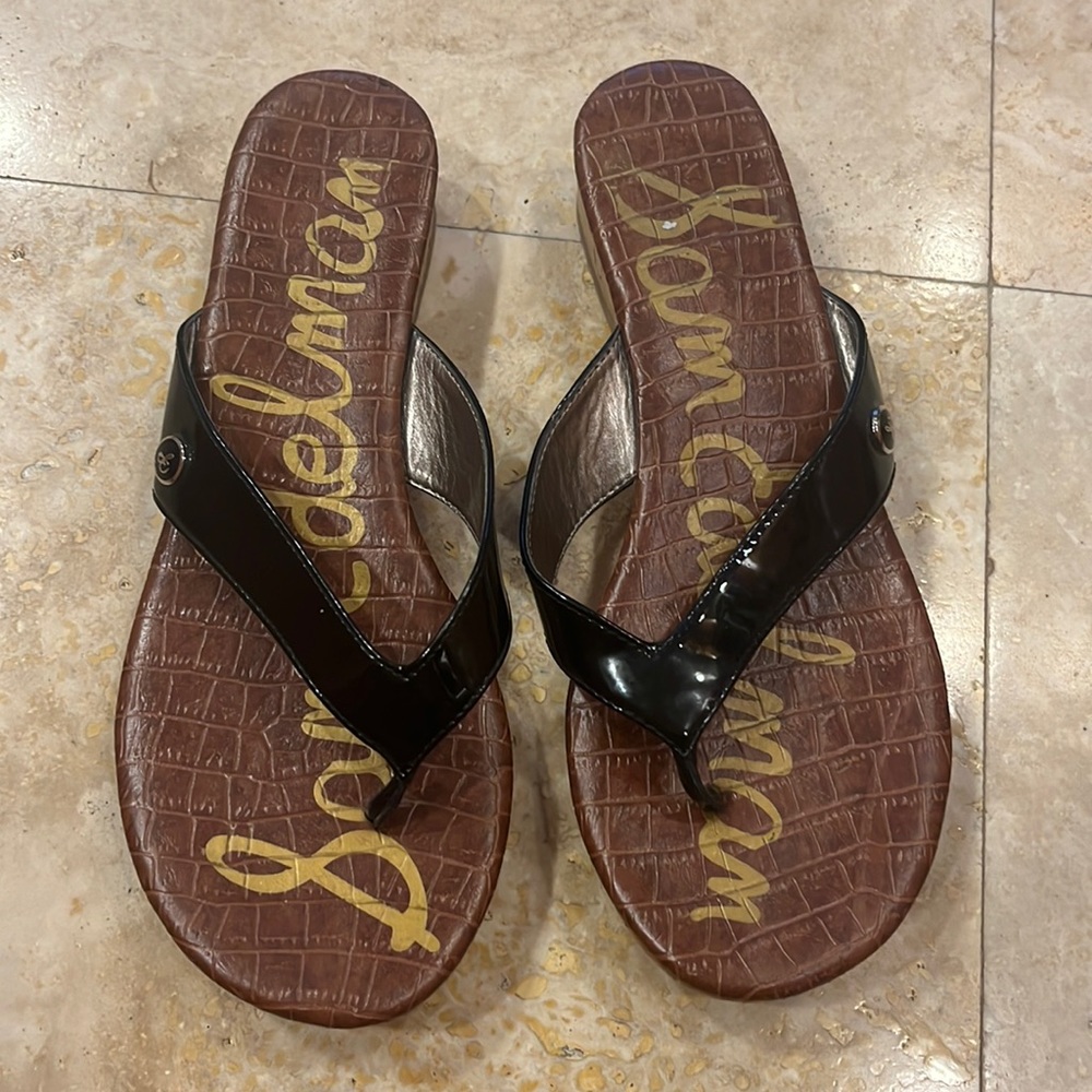 Sam Edelman cork black patten leather flip flops in size 7. Excellent condition!